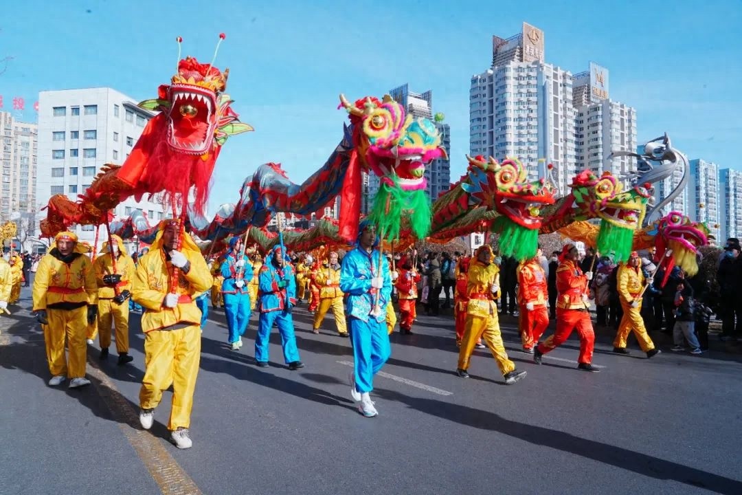 嘉峪关2025新春社火巡演超燃！9支劲旅数万市民参与，你敢错过?  第1张