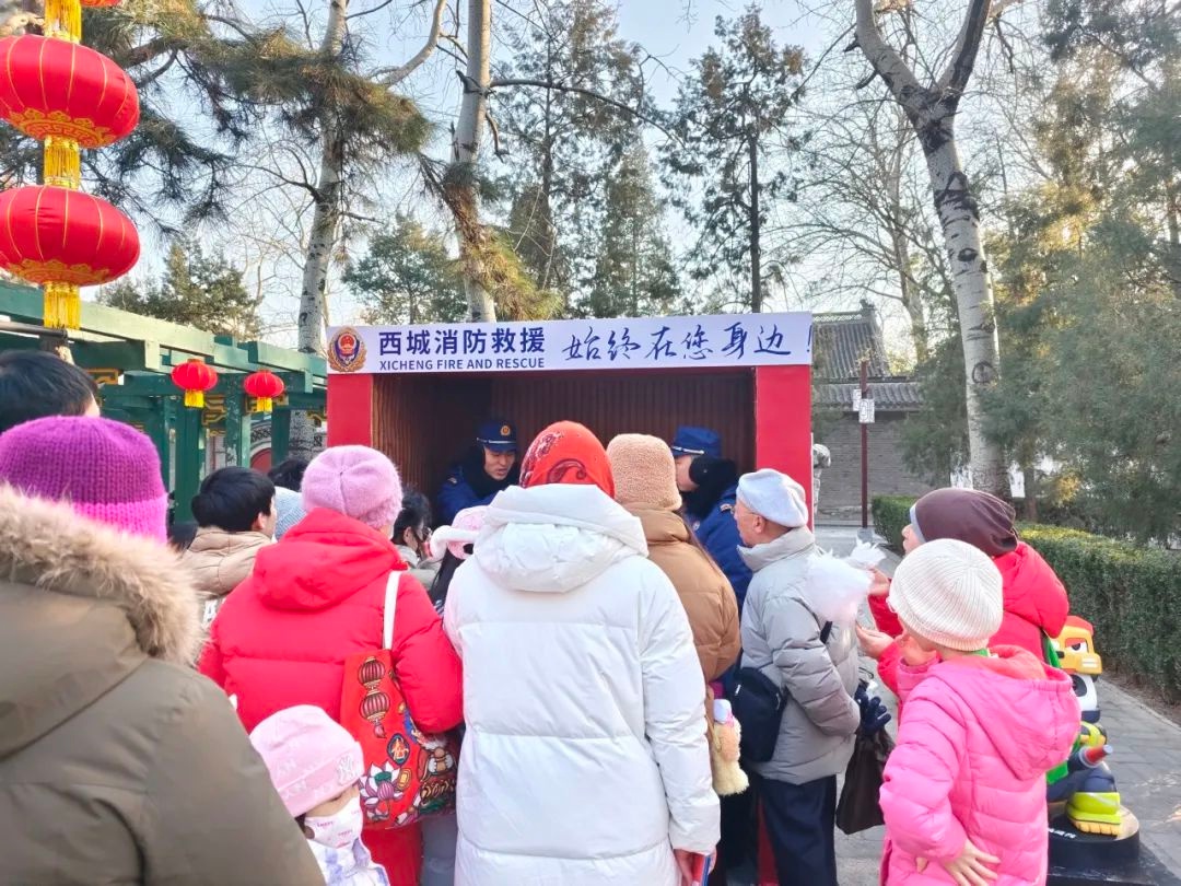 蛇年大观园庙会！消防员如何全方位守护安全？  第12张