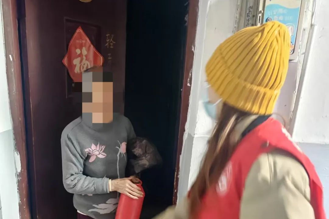 曹杨新村街道节日检查！领导四不两直，保障社区安全？  第5张