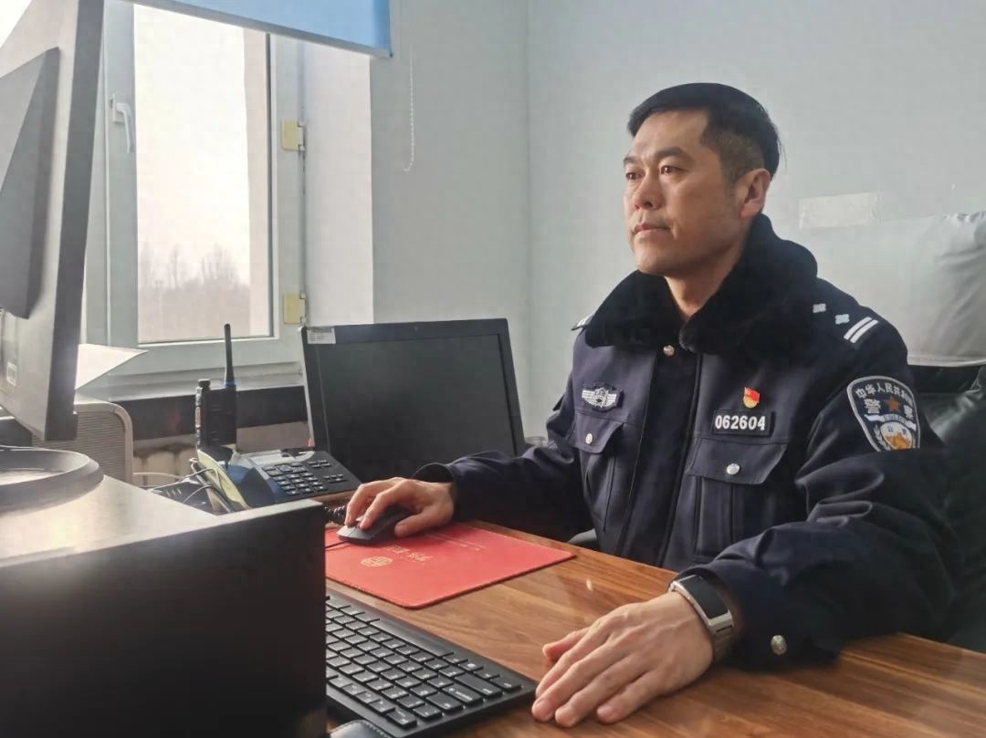 春节本是团聚时，交警刘磊为啥坚守岗位?致敬!  第1张
