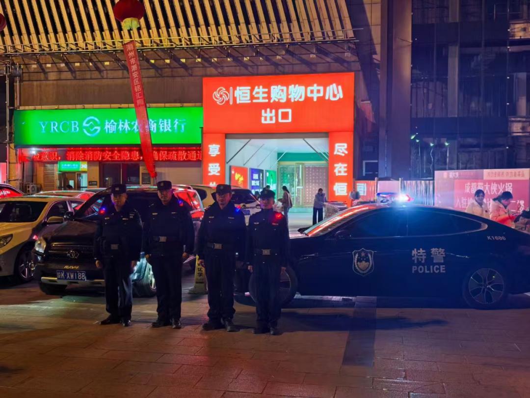 惊!派出所除夕还能办户籍业务?当民警贴上春联迎新春还不忘服务群众!  第8张