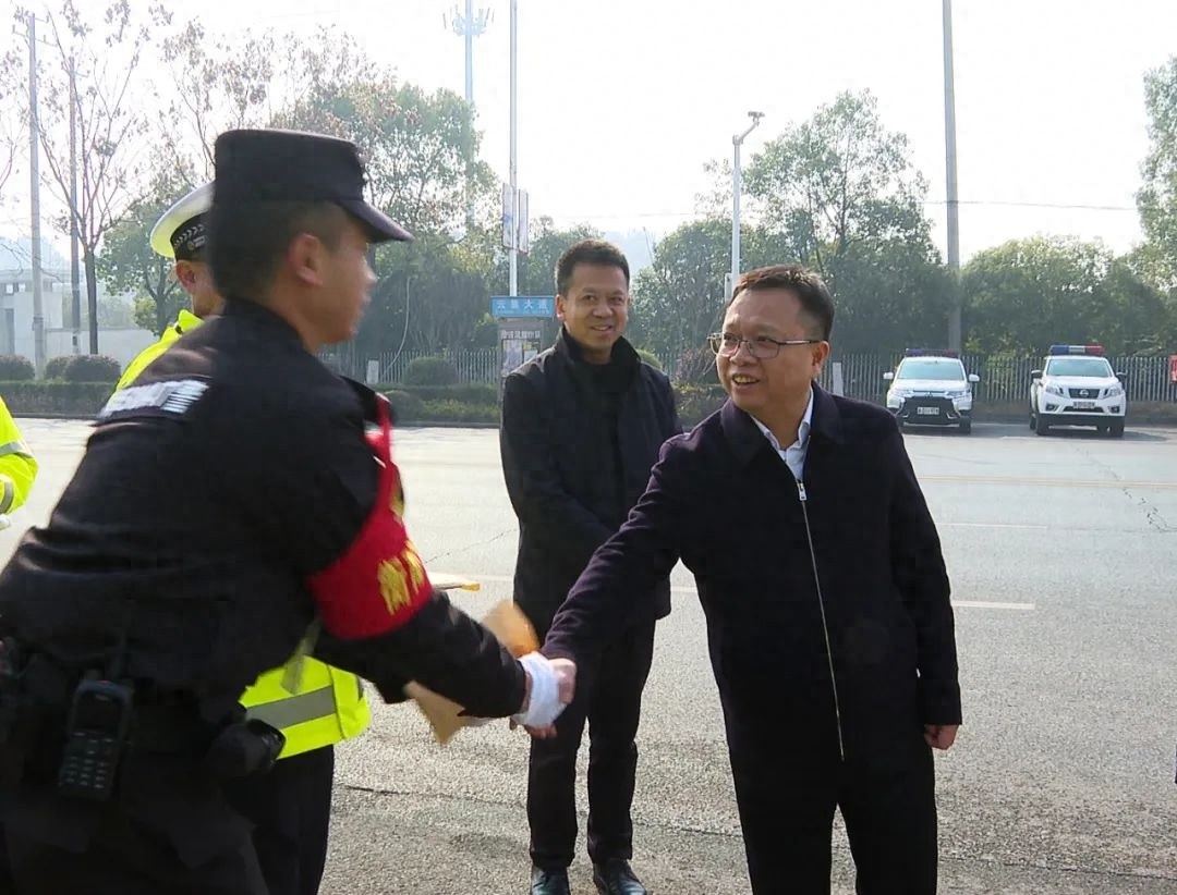 大年初一！衡南县委书记慰问坚守岗位者背后的深意是什么?  第1张