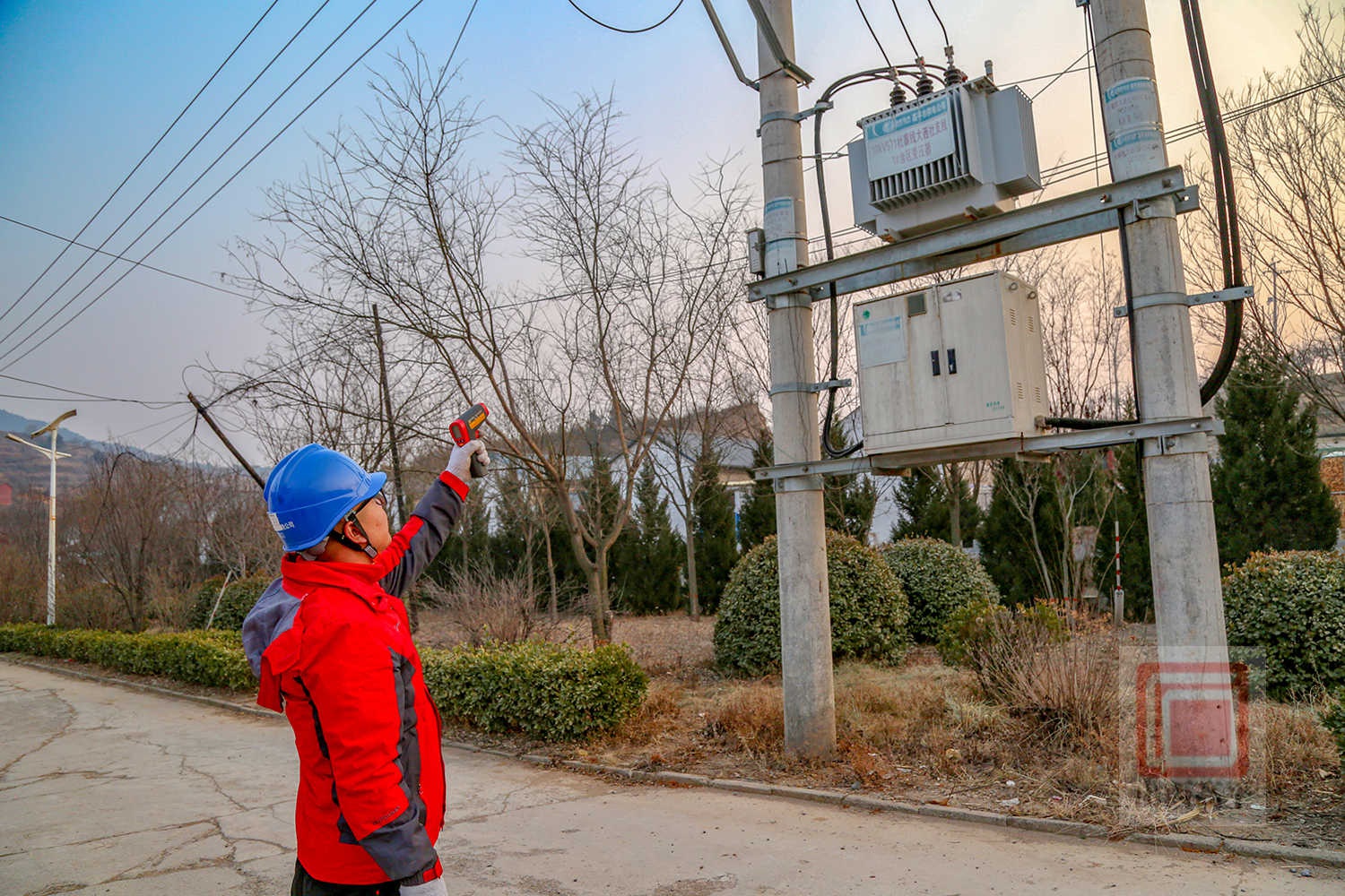 春节用电高峰,供电人坚守岗位:你知道背后的付出吗? 第2张 春节用电高峰,供电人坚守岗位:你知道背后的付出吗? 第2张