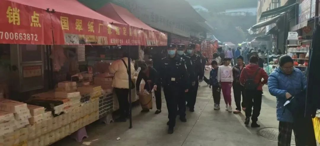 龙陵县公安机关如何在大年初二确保全县平安稳定？揭秘他们的安保秘籍  第7张
