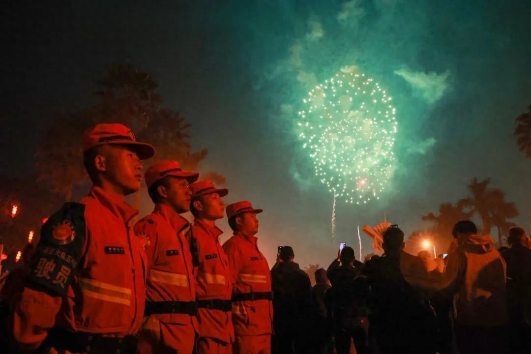 2025年海峡两岸春节焰火晚会背后，谁在默默守护安宁？原来是他们