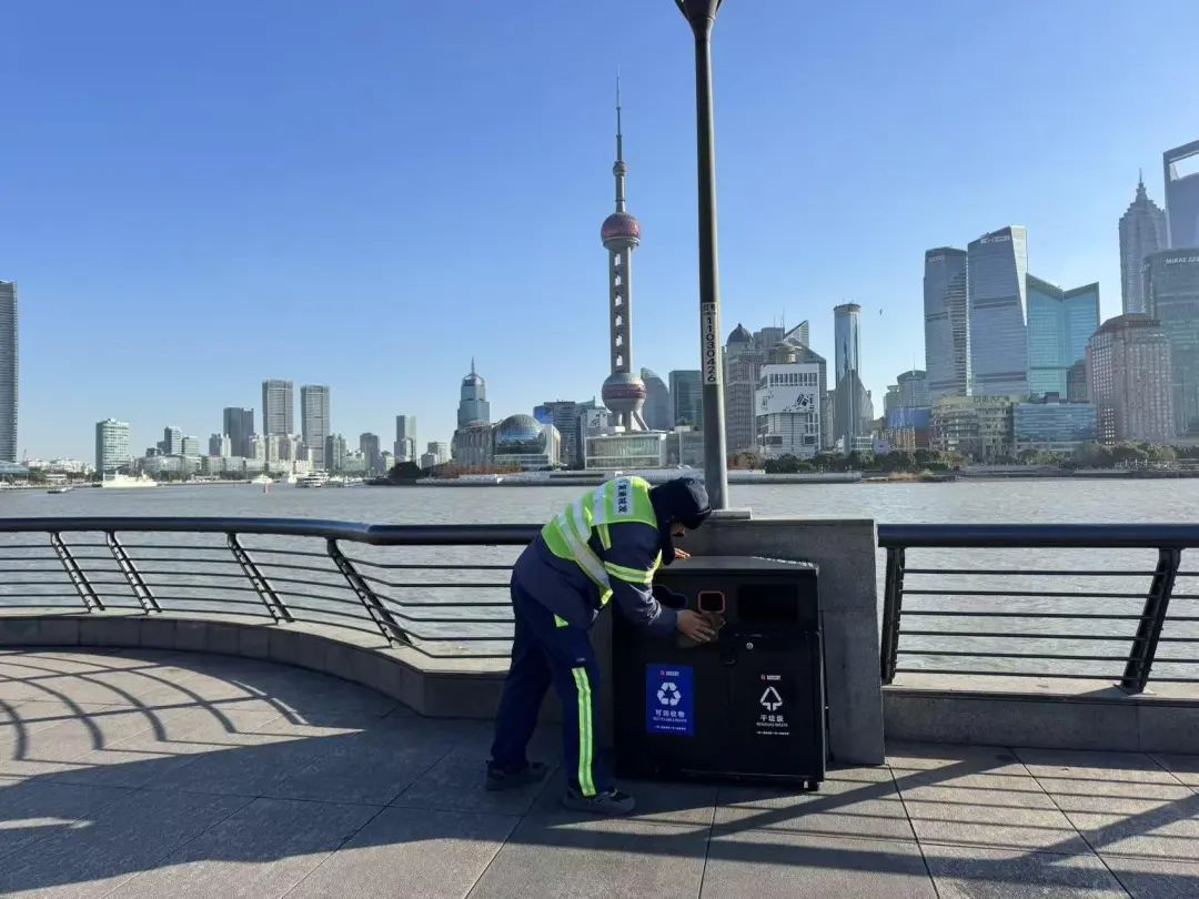 春节假日城市角落的一群人：敬业背后藏多少故事?  第2张