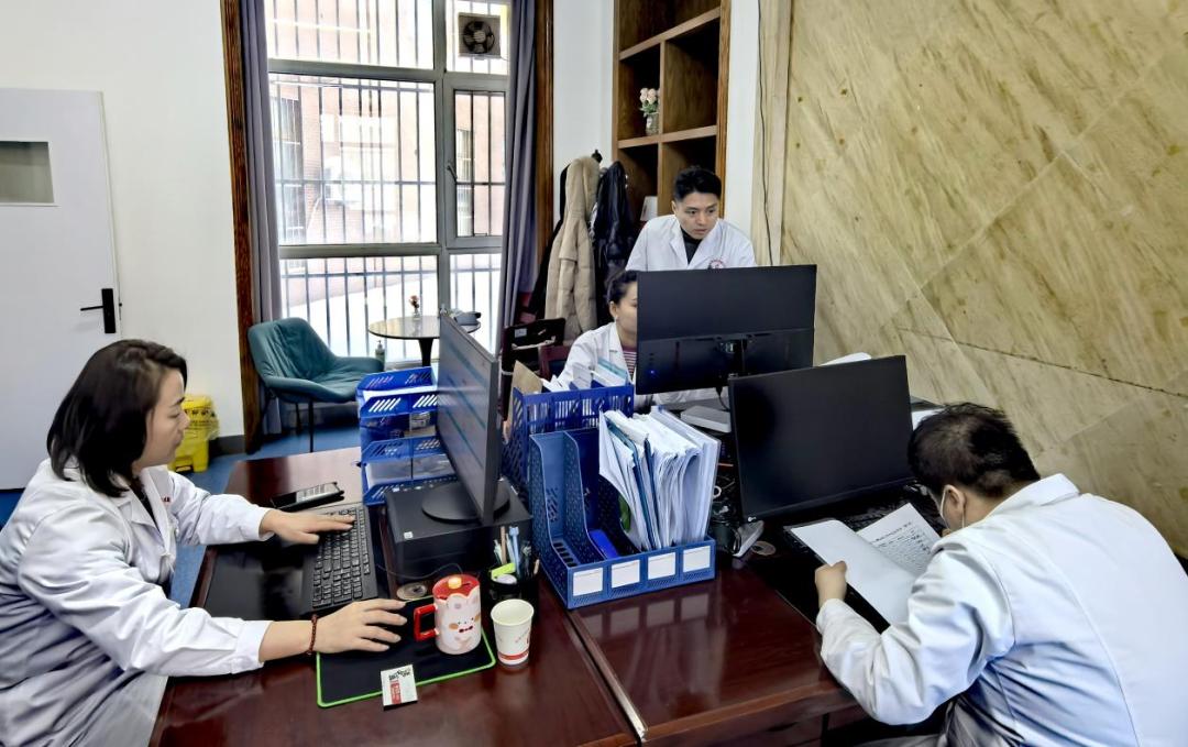 大年初二阖家欢聚时，他为何奋战在岗位？  第7张