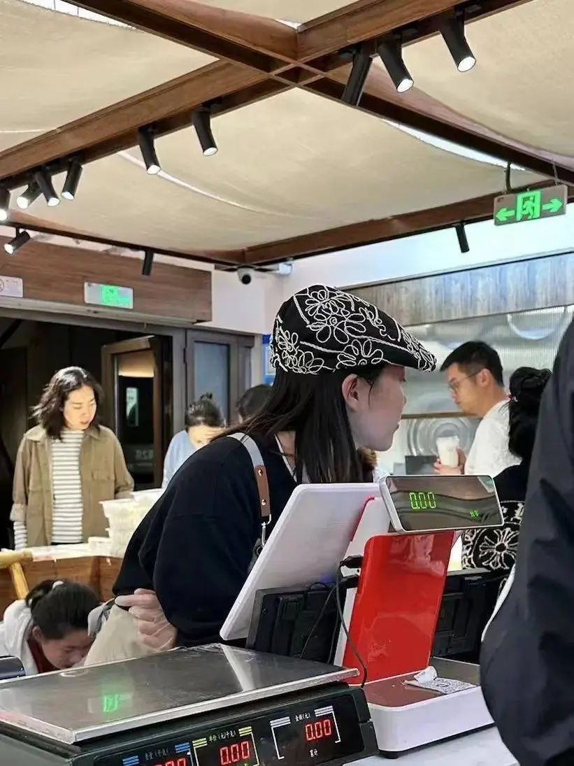 中国过境免签政策升级，上海年味小店迎来半数韩国客？  第6张