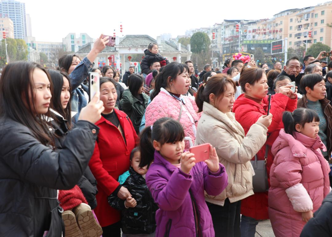 绥阳诗乡广场春节七天乐，为何成为蛇年新春最火爆的文化盛事？  第4张