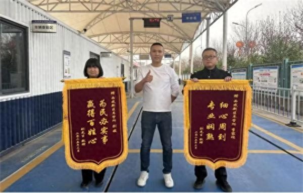车主大赞民警办事周到，啥样的服务让他竖起拇指？