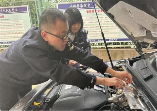 车主大赞民警办事周到，啥样的服务让他竖起拇指？  第2张