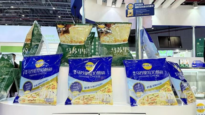 妙可蓝多联合爱氏晨曦在HOTELEX 2025震撼登场！他们如何打造味觉盛宴？  第3张