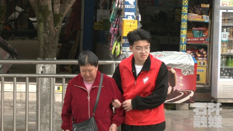 共青团石阡县委组织志愿者开展文明交通志愿服务活动？意义重大  第2张