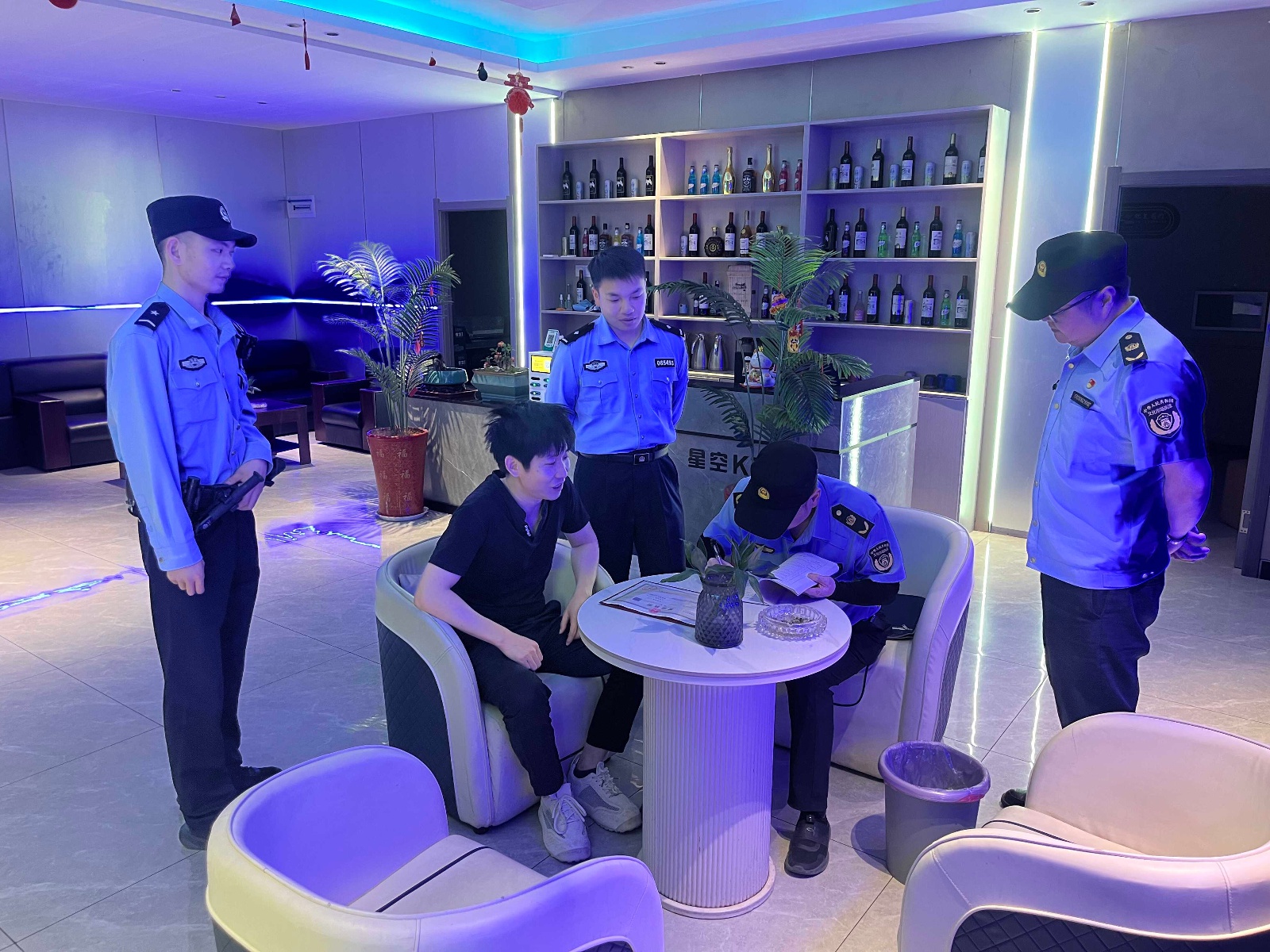 谷城县文旅局联合公安局深夜行动！歌舞娱乐场所检查为哪般？  第2张