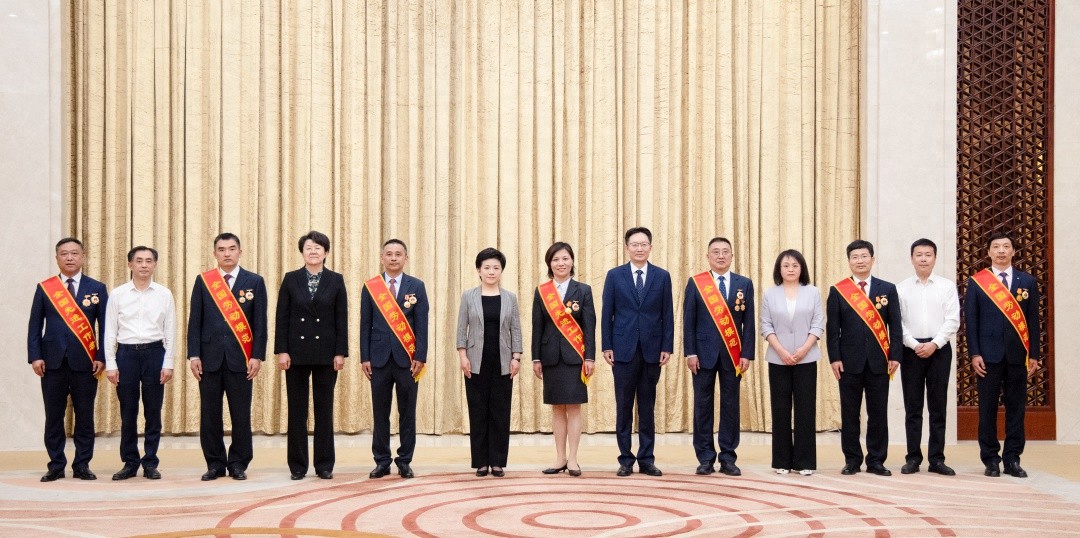 五一前夕！泰州这5人当选全国劳模、2人当选先进工作者，都是谁？