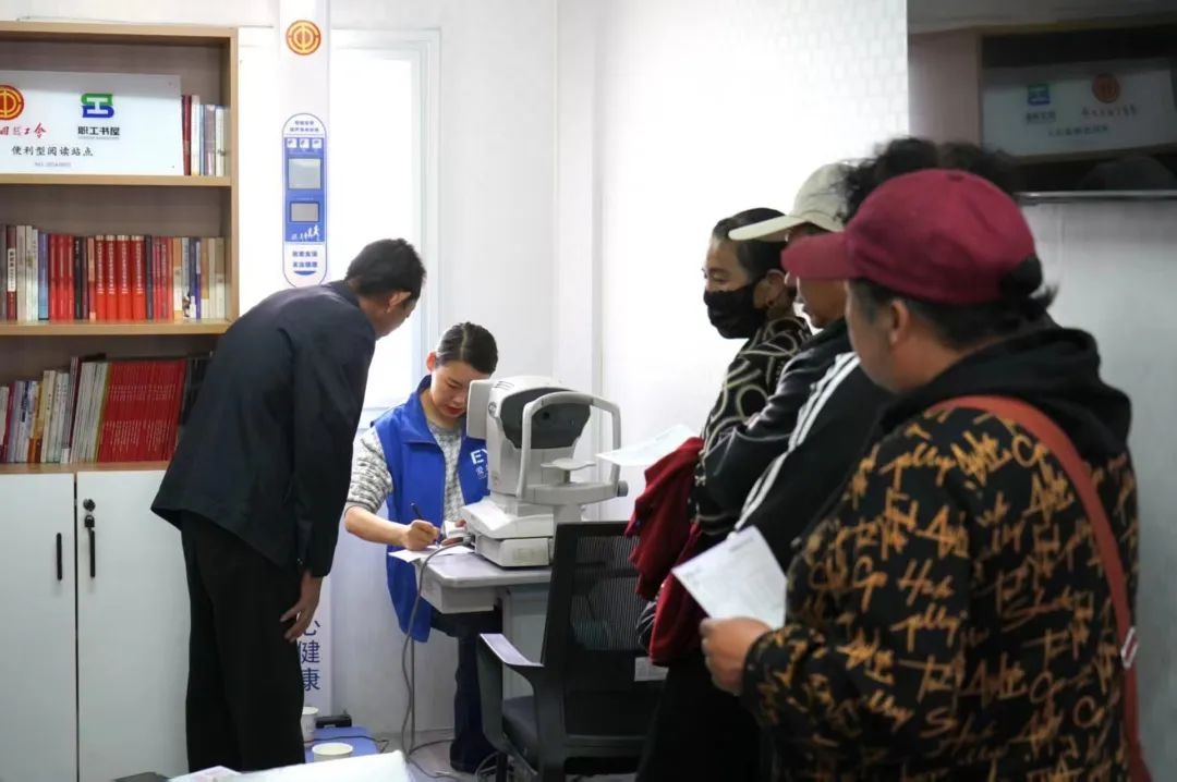 五一前夕！眼科专家竟齐聚工会驿站？这是要给快递员们啥惊喜  第2张
