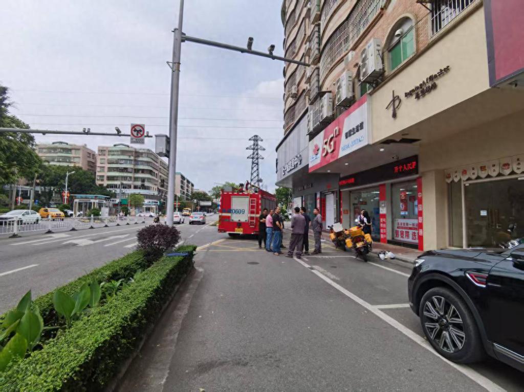 4月23日开平市联通营业厅下水道现可疑气体？多部门紧急行动