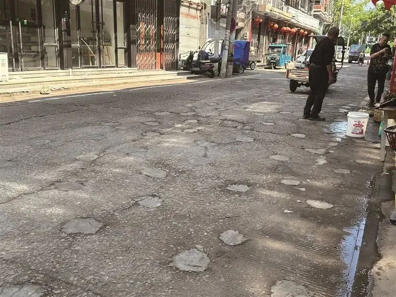 永嘉这条路挖了几千个坑，一个月后却只填洞不翻修？咋回事  第2张