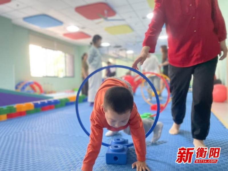 全国助残日！孤独症小男孩经两年半康复训练后入学，咋做到的？  第6张