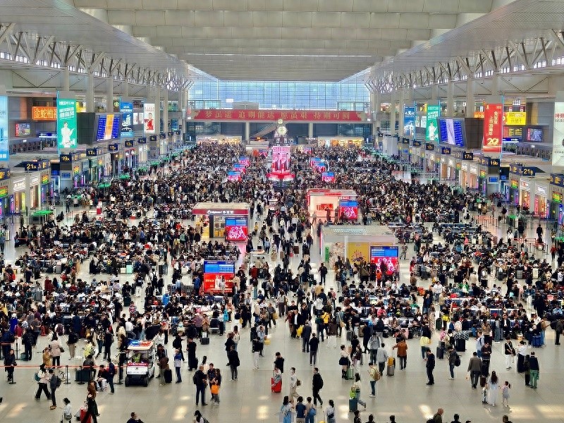 五一假期首日上海站迎客流高峰！发送旅客65.8万人次？