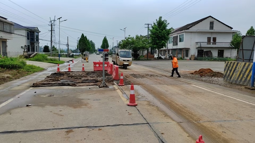 五一将至！汉寿县公路建设养护中心如何保障公路安全畅通？  第3张