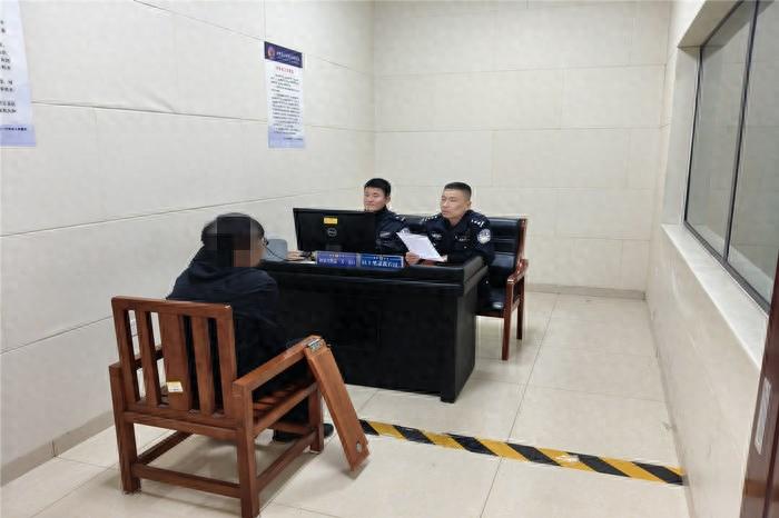 深夜车内香烟被盗？民警迅速出击，盗贼难逃法网