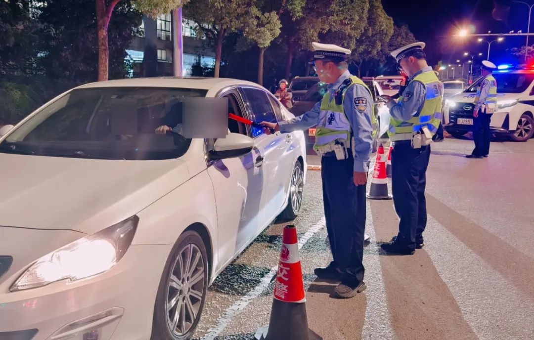 警灯闪烁守护平安！温岭公安这波操作，你还不了解一下？  第5张