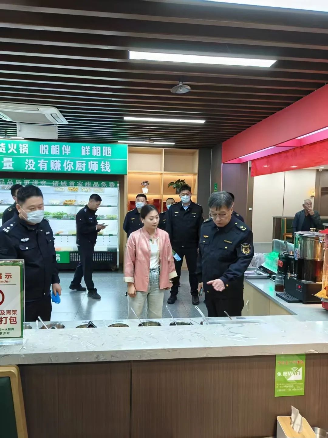 4月28日晚诸城多部门联合行动！夏季夜市假劣肉制品专项整治为哪般？  第2张