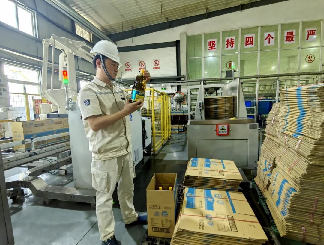14年坚守食品安全岗位！朱永奇如何从青涩走向独当一面？  第4张