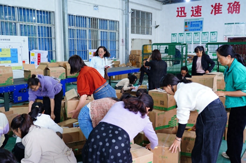 4月30日！上海闵行区浦江镇28所学校的2万余册爱心图书为何送抵龙陵？