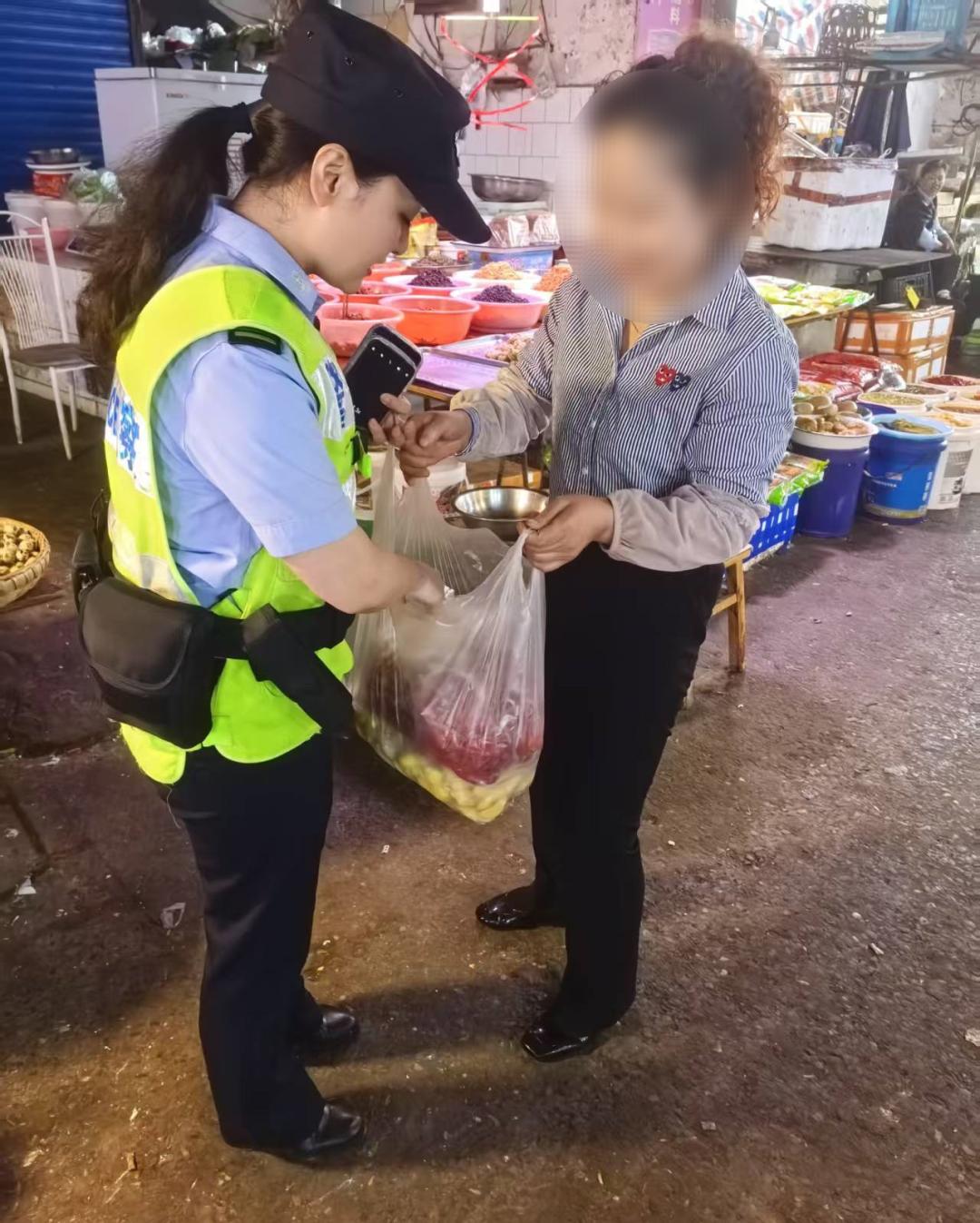 4月30日！民警王梓宇快速找回一袋泡椒和姜，咋做到的？  第2张