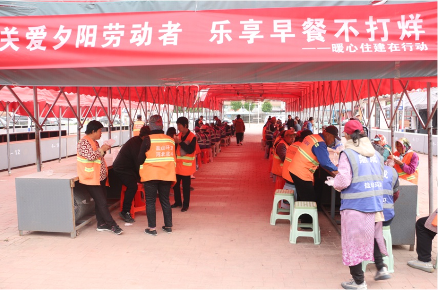 4月30日清晨！住建局为啥给环卫、保洁、保安送爱心早餐？  第3张