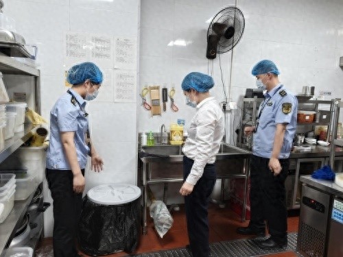五一节前信江新区市场监管局大检查！食品、特种设备等领域如何保障安全？