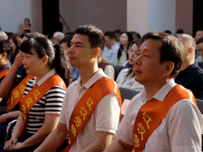 外卖小哥获湖北五一劳动奖章！劳模精神究竟如何照亮会场？  第4张