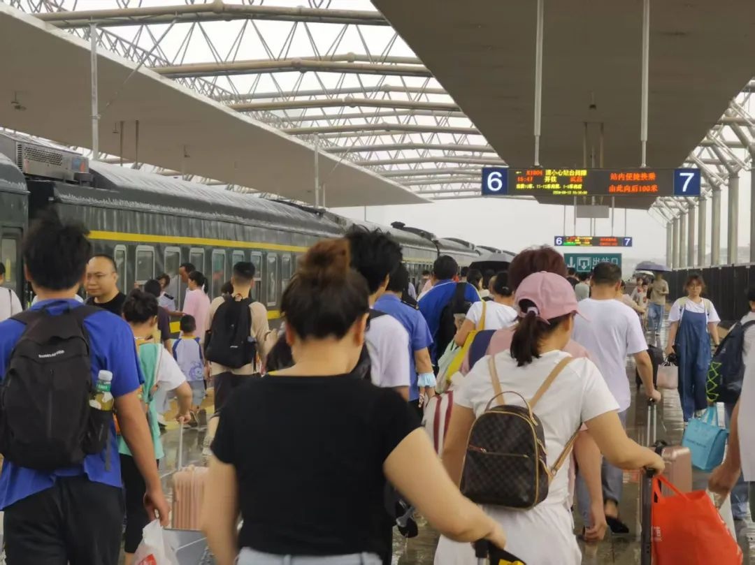 五一贺州、钟山西站客流大增！运输期限有啥变化？高峰哪天到？  第2张
