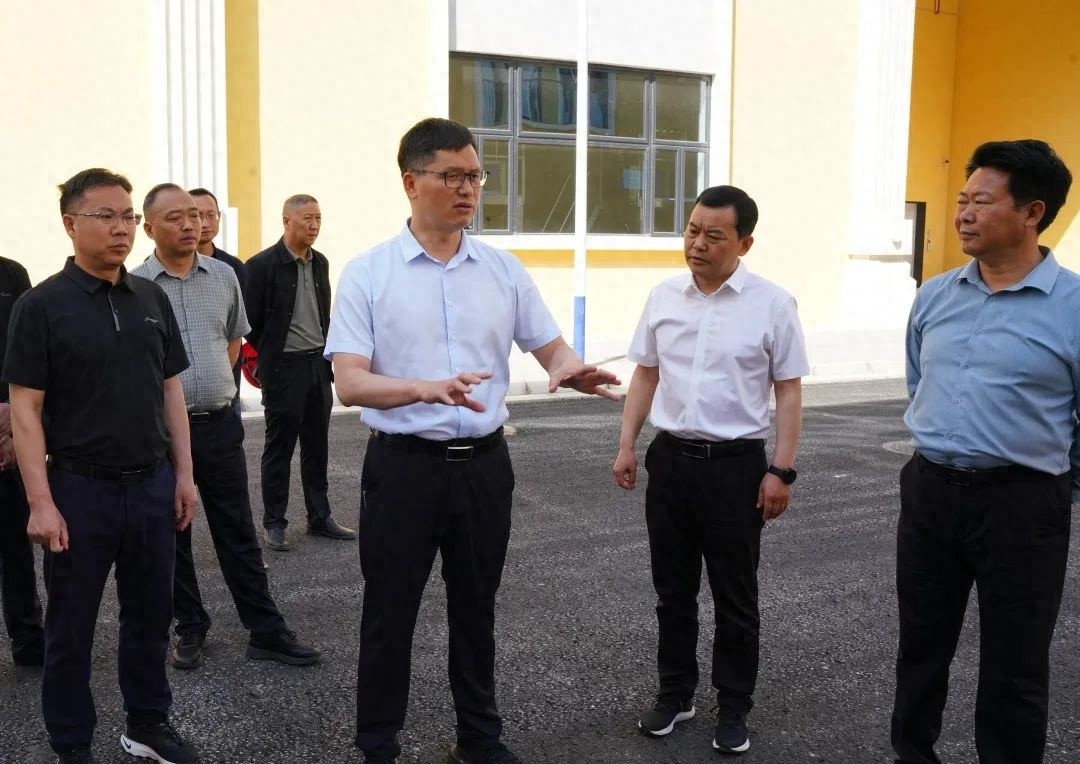 4月30日区长深入工业园督导，项目加速度如何跑出？
