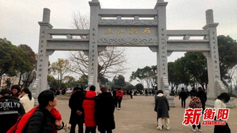 近万人春节挤爆石鼓书院！石鼓文化有何独特魅力?