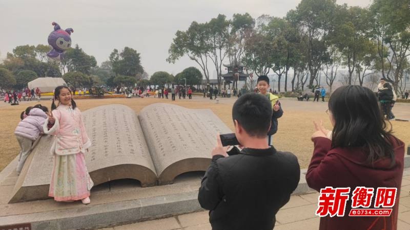 近万人春节挤爆石鼓书院！石鼓文化有何独特魅力?  第8张