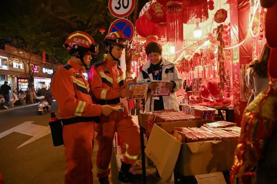 古城春节红火背后，谁在默默守护？揭秘漳州古城消防救援站的火焰蓝英雄  第8张