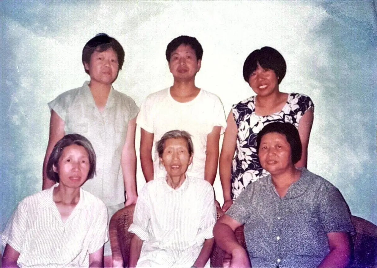 结婚照复刻86年前场景! 2025年你有故事来投稿吗?  第4张