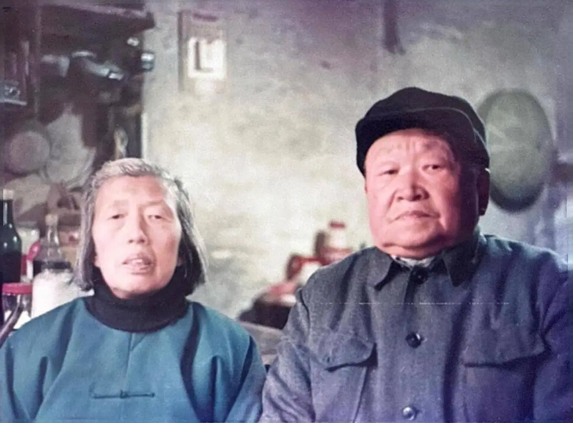 结婚照复刻86年前场景! 2025年你有故事来投稿吗?  第6张