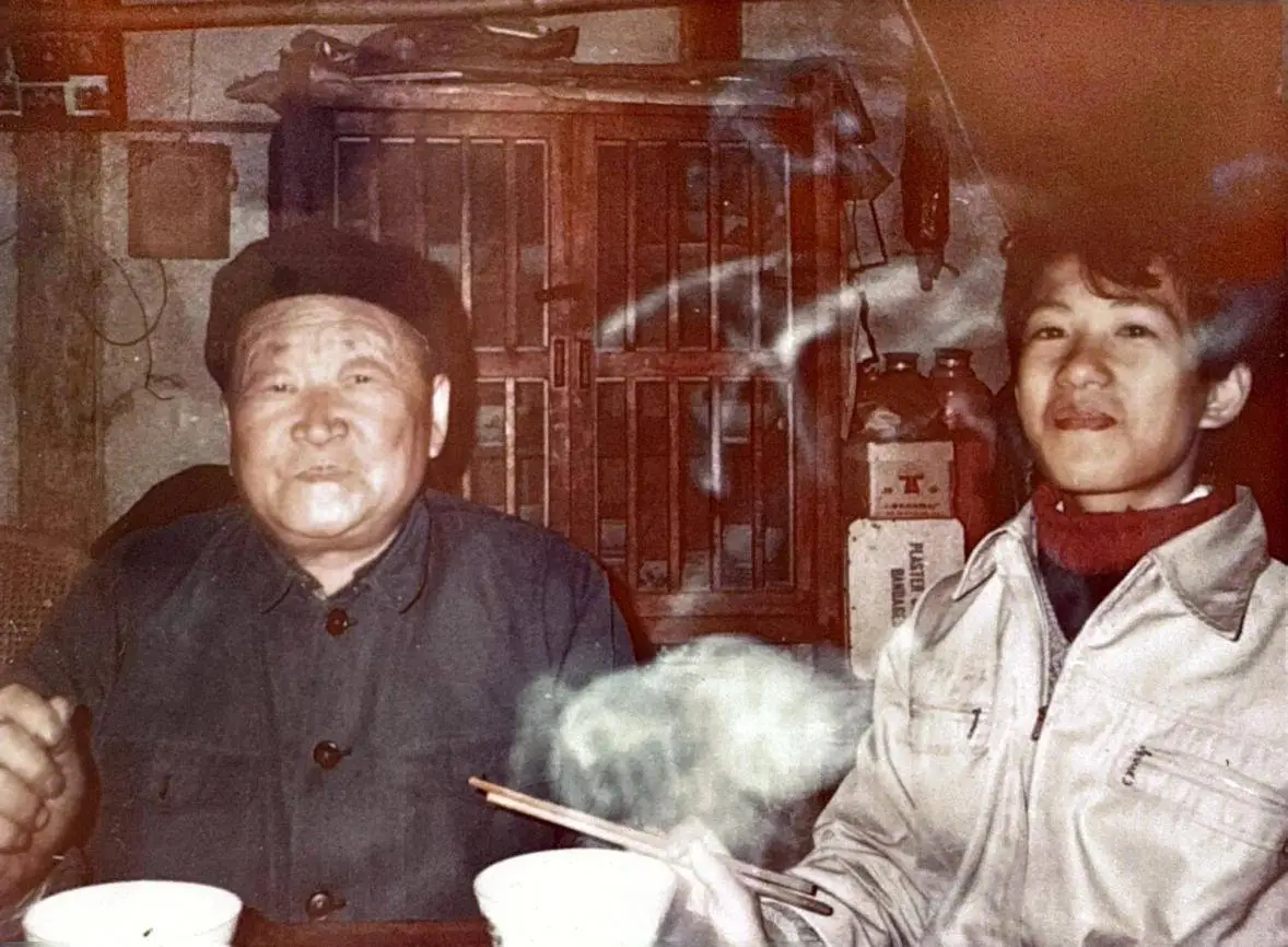 结婚照复刻86年前场景! 2025年你有故事来投稿吗?  第8张
