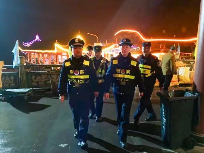除夕阖家团圆，他却执勤！龙岩民警坚守为哪般？  第2张