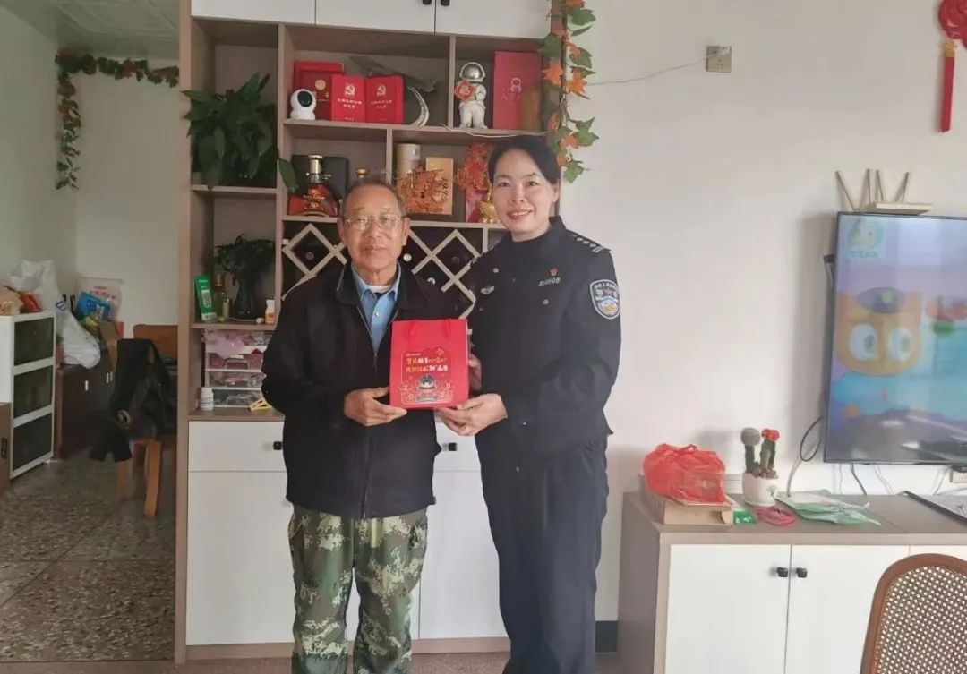 除夕阖家团圆，他却执勤！龙岩民警坚守为哪般？  第5张
