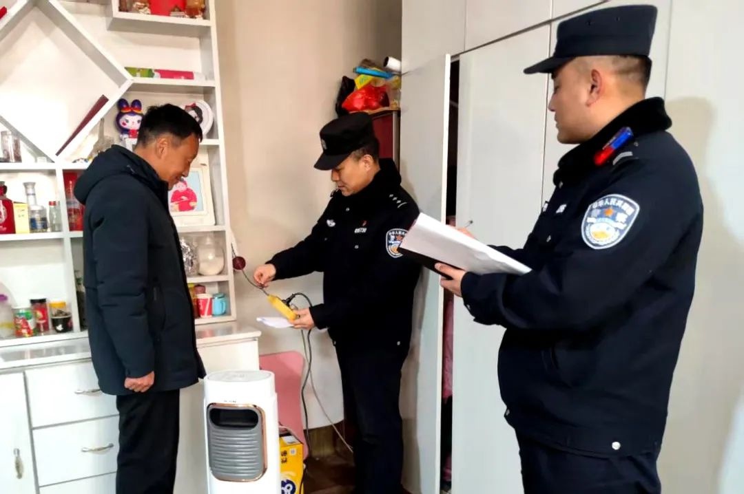 基层民警石文平：17年守护一方安宁！这背后藏着多少付出？  第3张