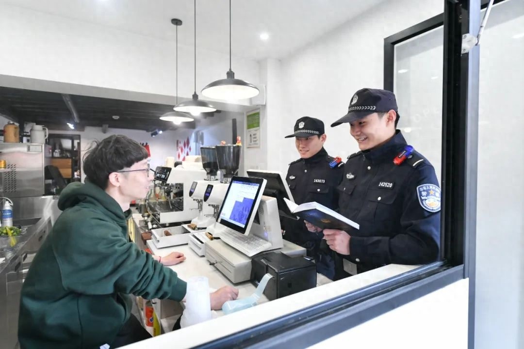 浙江绍兴安昌古镇年味浓!游客舒心安心如何保障?