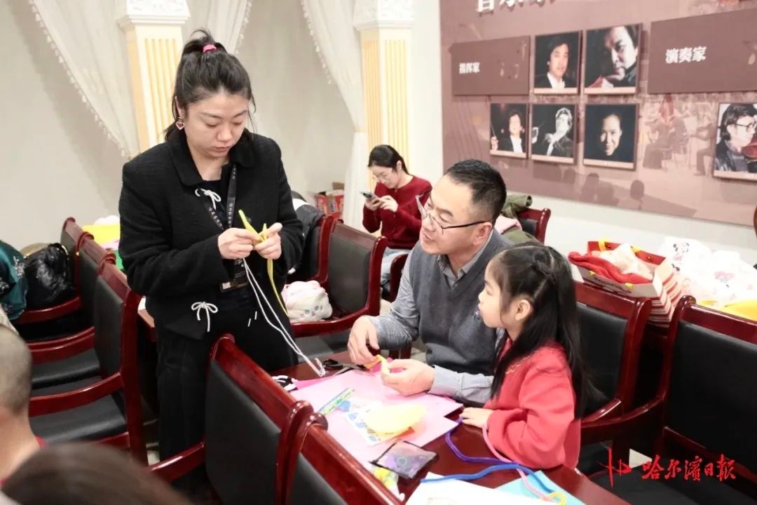 孩子们为何在哈尔滨博物馆DIY小蛇包？揭秘韩美林生肖艺术的魅力  第4张
