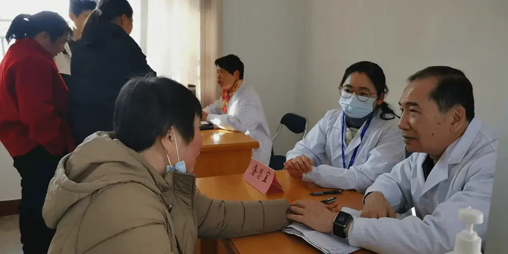 68年坚守！潘家四代医生春节返乡义诊，背后藏着怎样的感人故事？  第2张
