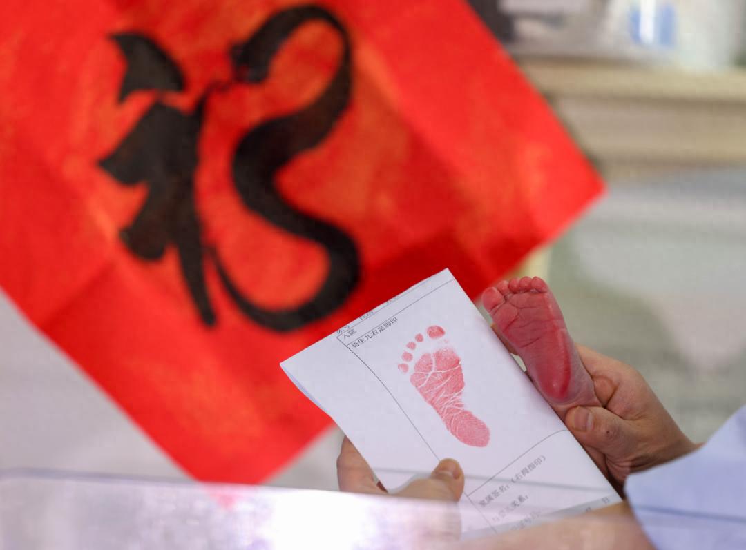 新春佳节众人团圆，医护坚守岗位！你知道他们有多伟大吗?