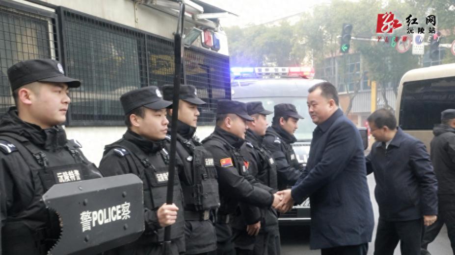 县委书记大年初一看望慰问一线职工，背后原因竟如此感人